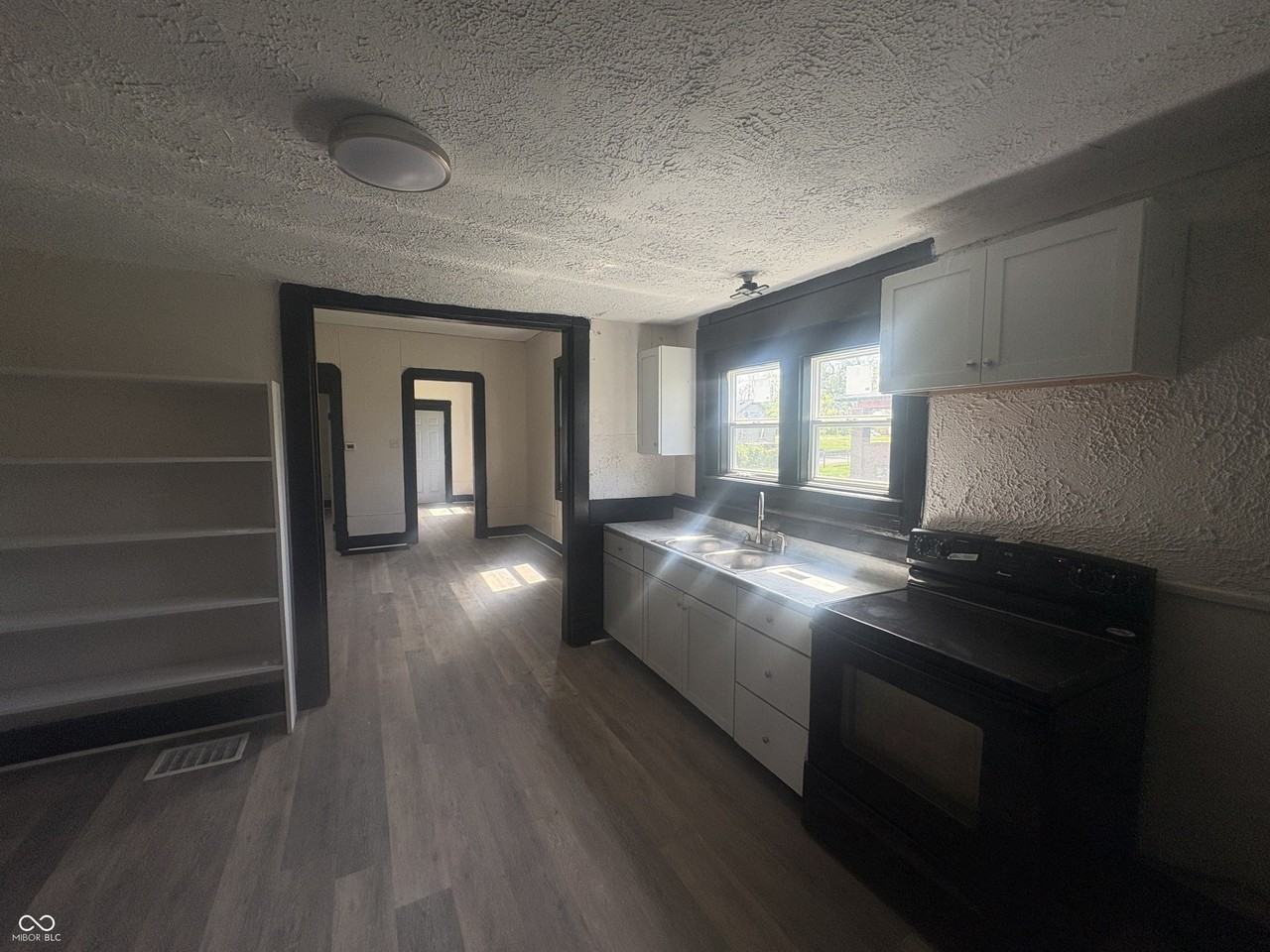 2826 Station St - Photo 2 of 7