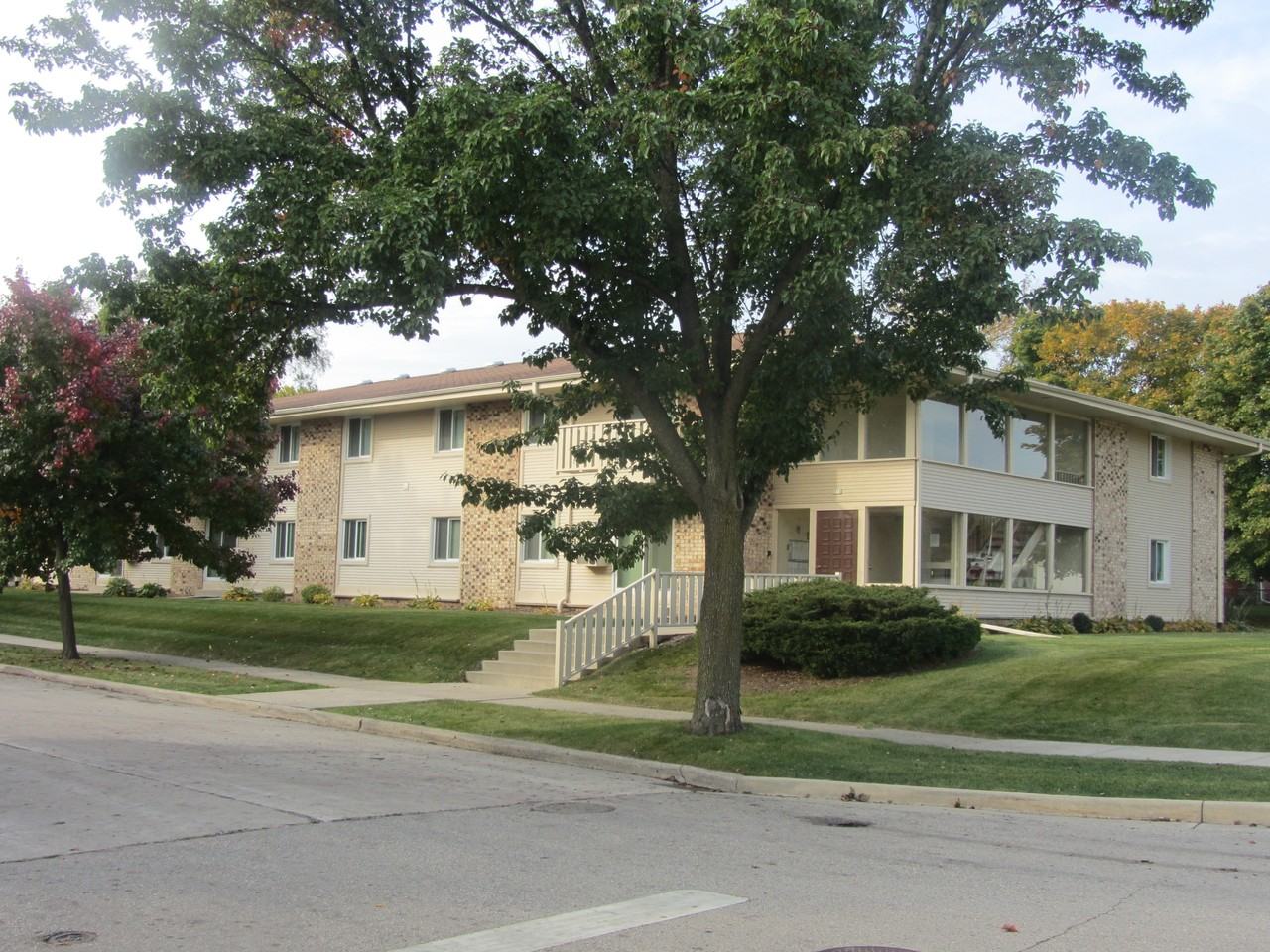6373 North 104th Street - Photo 3 of 17