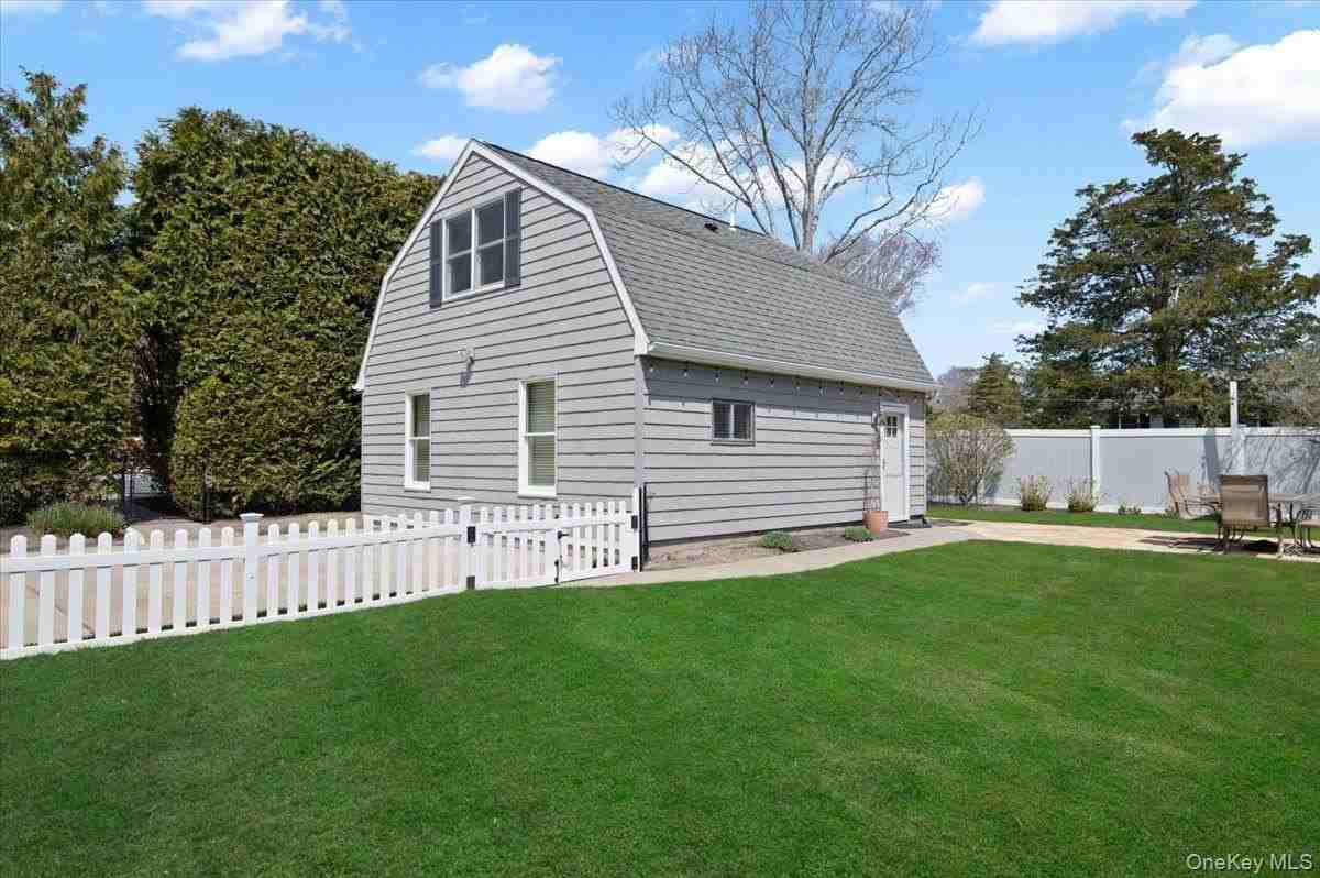 25 Gardners Ln #A - Photo 2 of 29