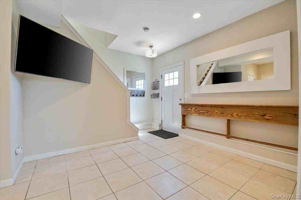 25 Gardners Ln #A - Photo 6 of 29