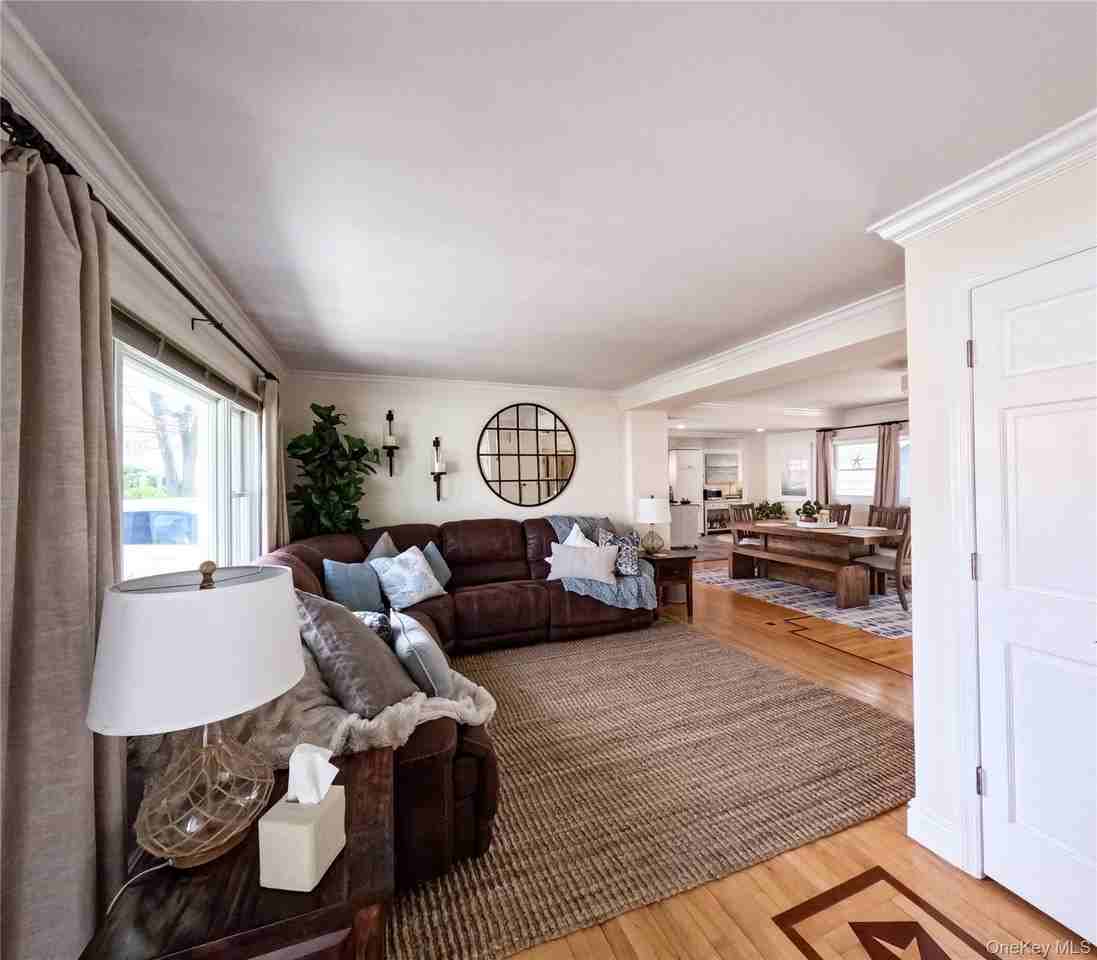 4 Shorewood Dr - Photo 4 of 17