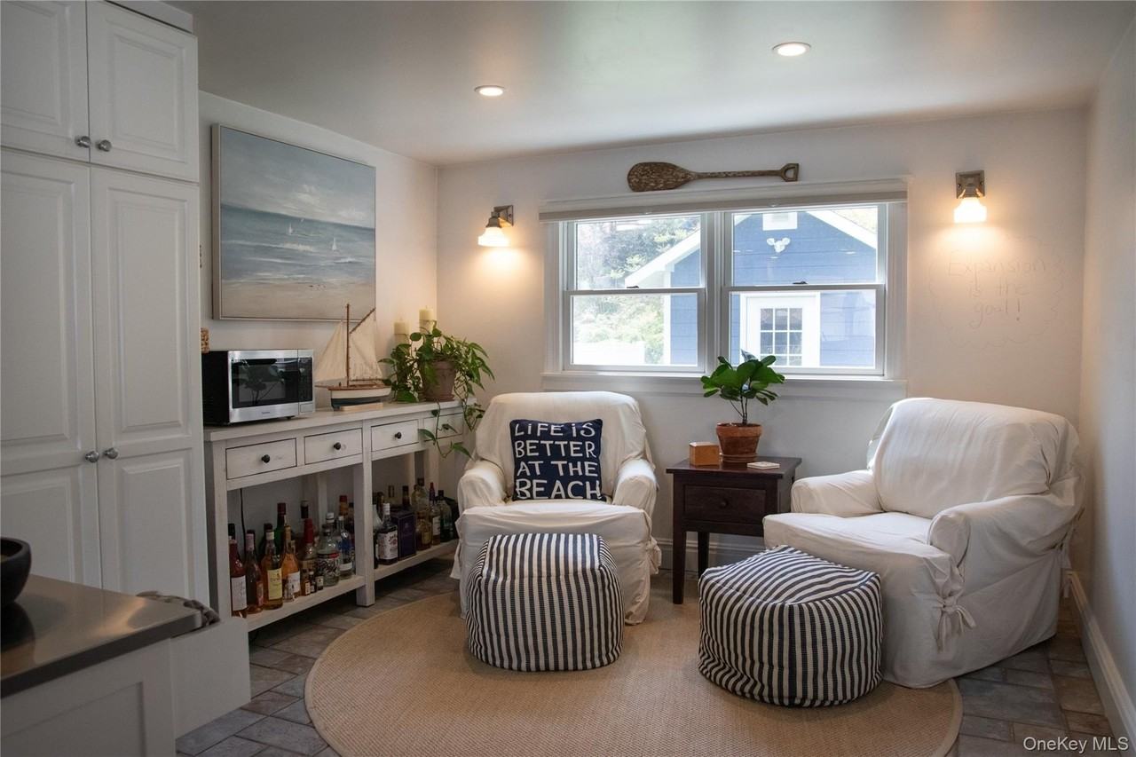 4 Shorewood Dr - Photo 7 of 17