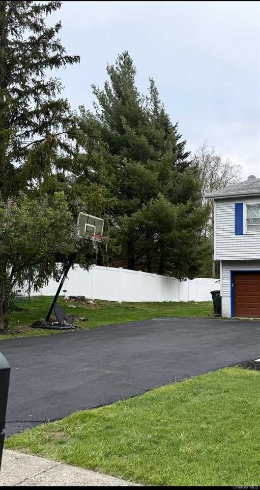 10 Candlewood Rd - Photo 2 of 22