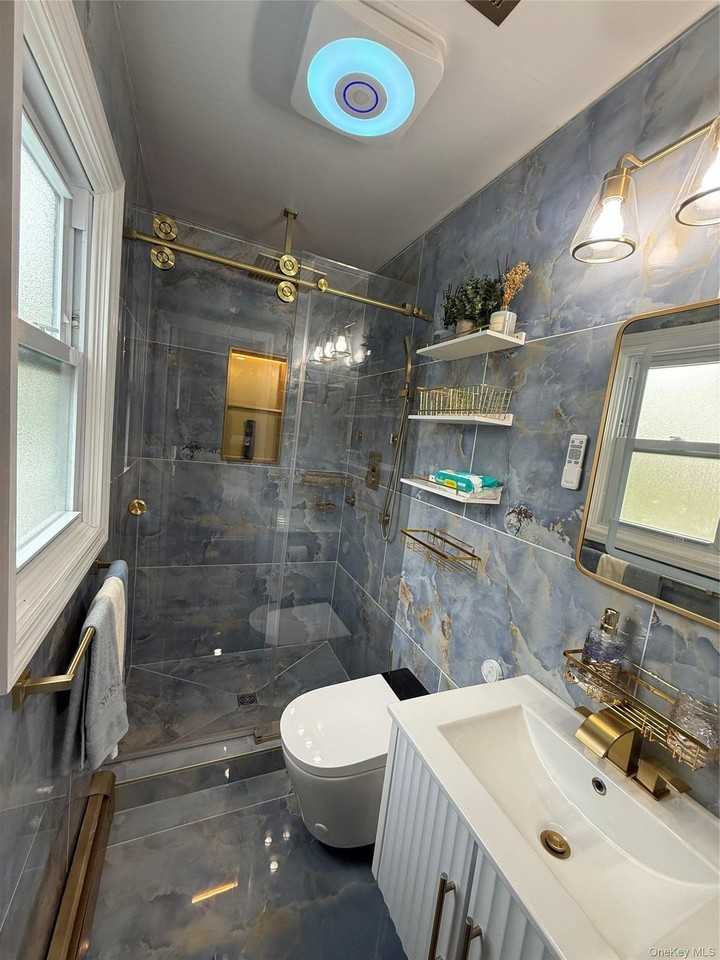 10 Candlewood Rd - Photo 5 of 22