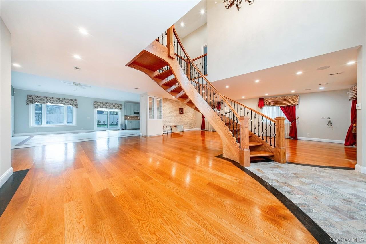 2310 Dogwood St - Photo 2 of 13