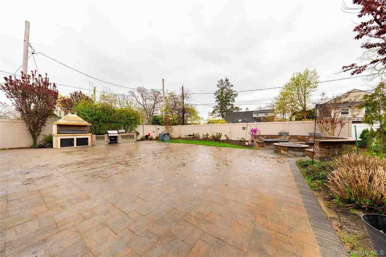 2310 Dogwood St - Photo 3 of 13