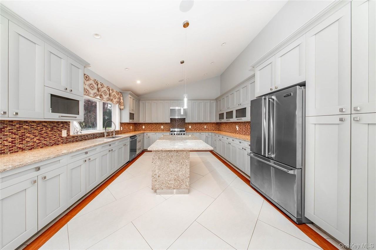 2310 Dogwood St - Photo 4 of 13