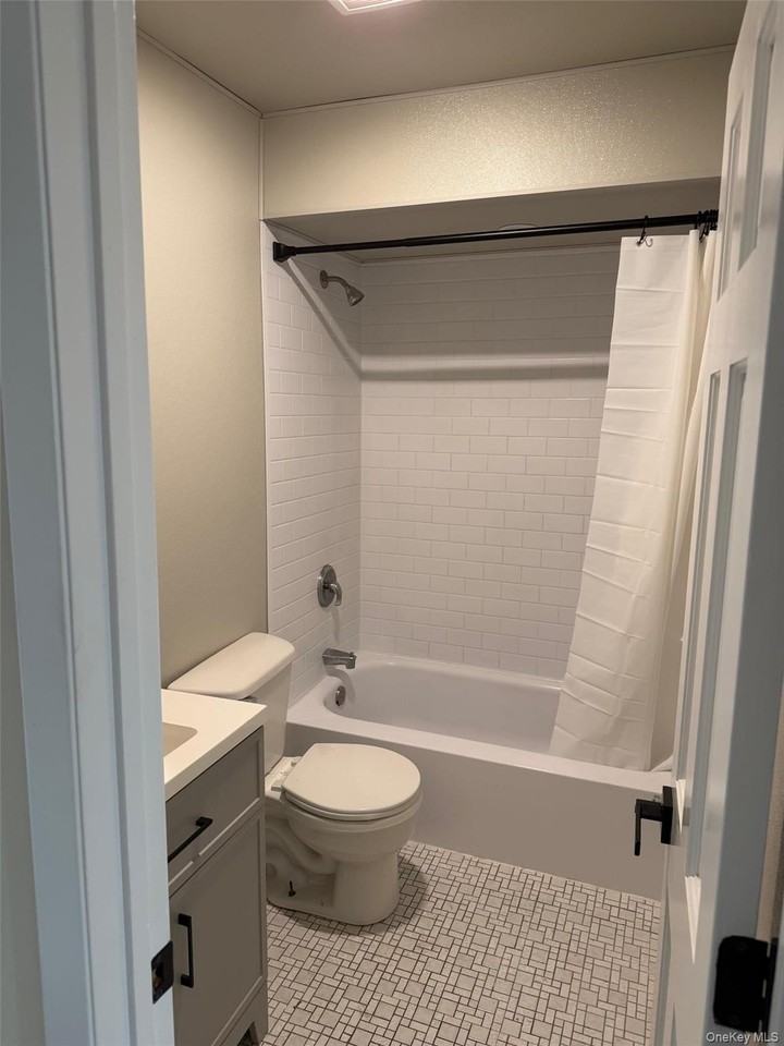 3 Railroad Ave - Photo 7 of 8