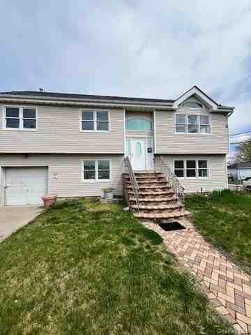 94 Roger Ave - Photo 4 of 28