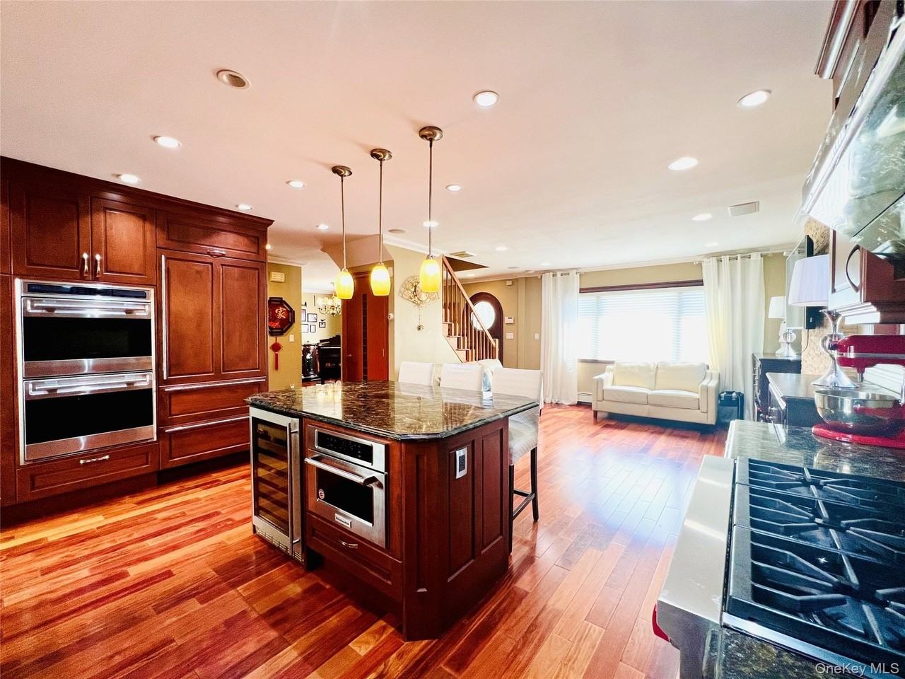 65 Maple Dr - Photo 4 of 16