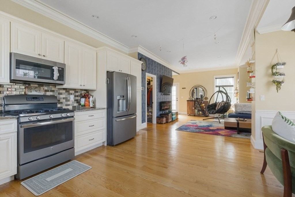 42 Lexington St #3 - Photo 2 of 22