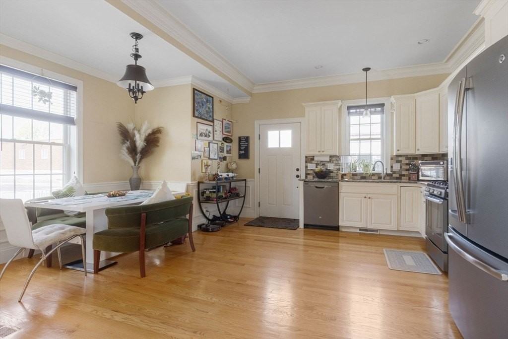 42 Lexington St #3 - Photo 3 of 22