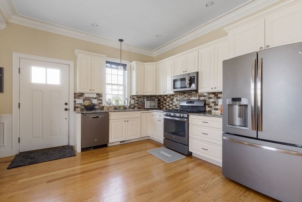 42 Lexington St #3 - Photo 4 of 22