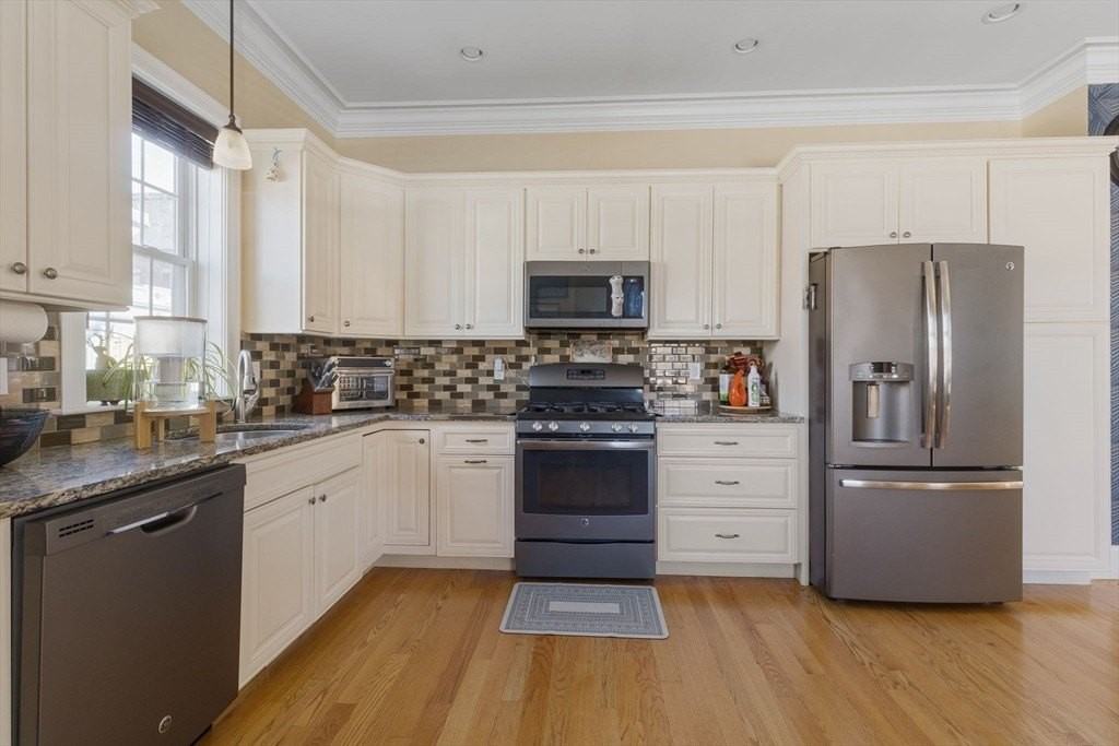 42 Lexington St #3 - Photo 5 of 22