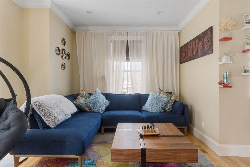 42 Lexington St #3 - Photo 6 of 22