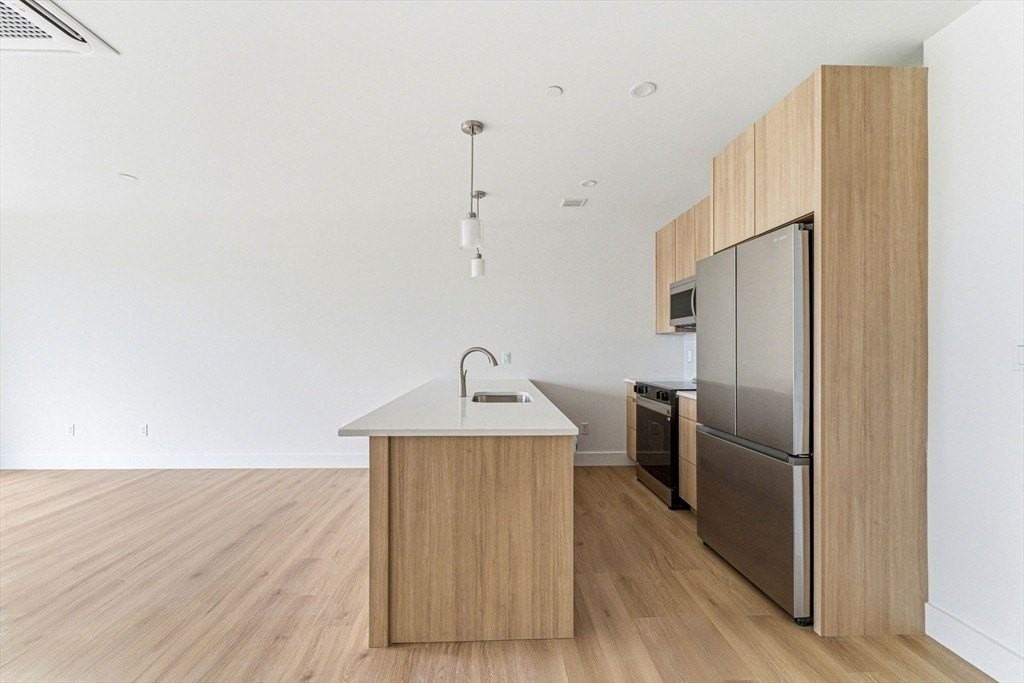 1035 Commonwealth Ave #407