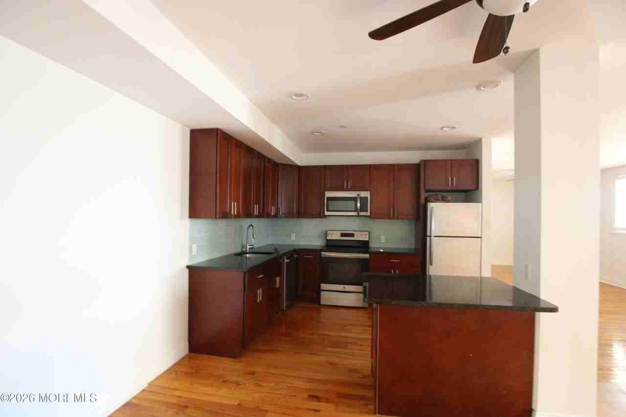 1003 Bond St #4 - Photo 2 of 13