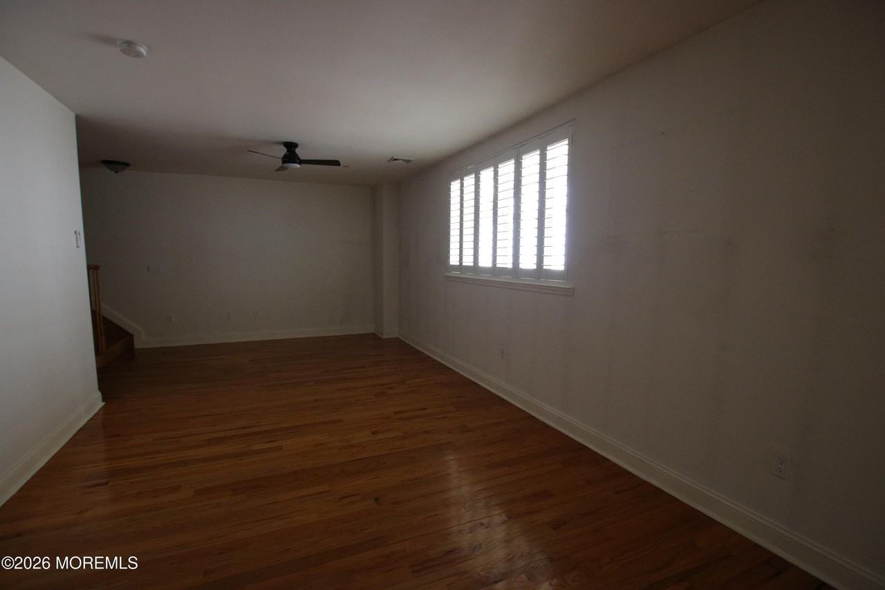 1003 Bond St #4 - Photo 3 of 13