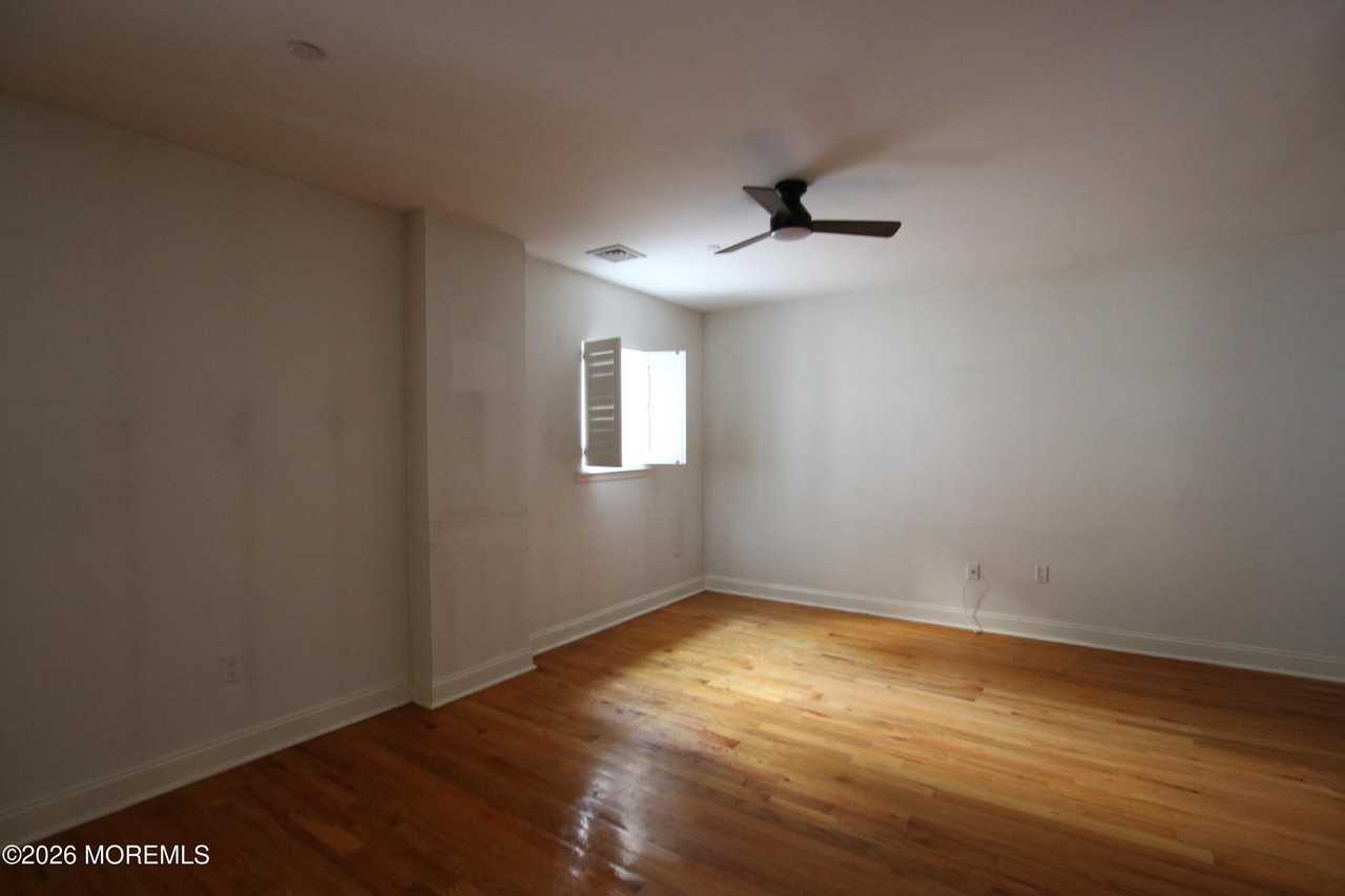 1003 Bond St #4 - Photo 4 of 13