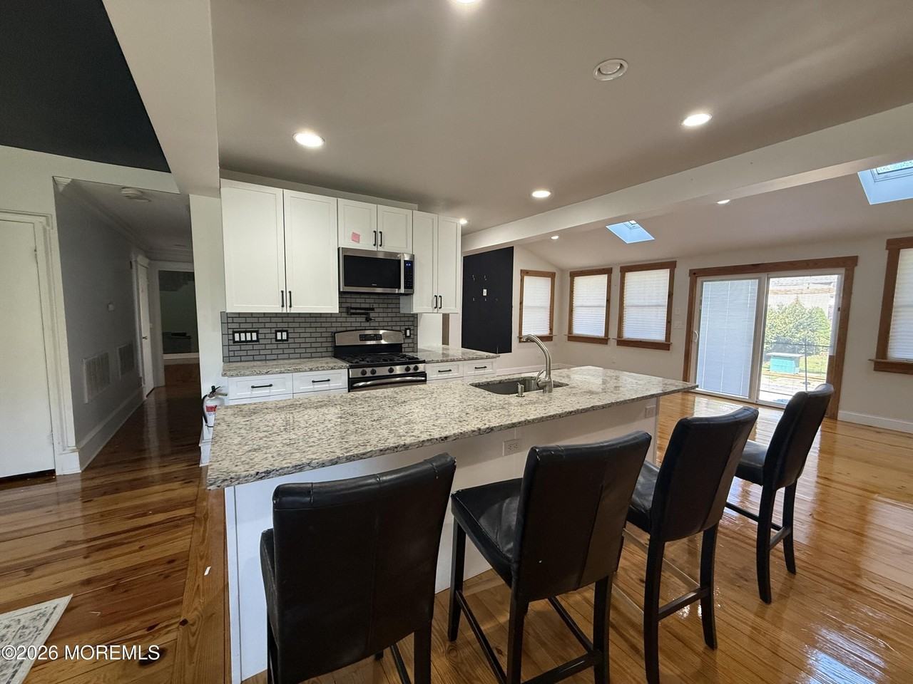 605 Farrelly Ave - Photo 4 of 27