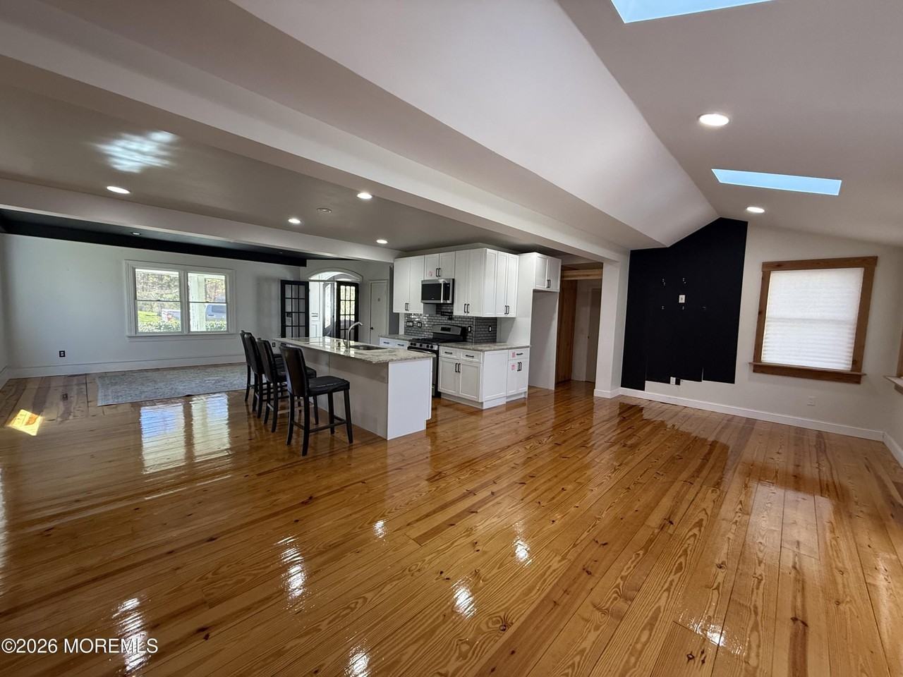 605 Farrelly Ave - Photo 5 of 27