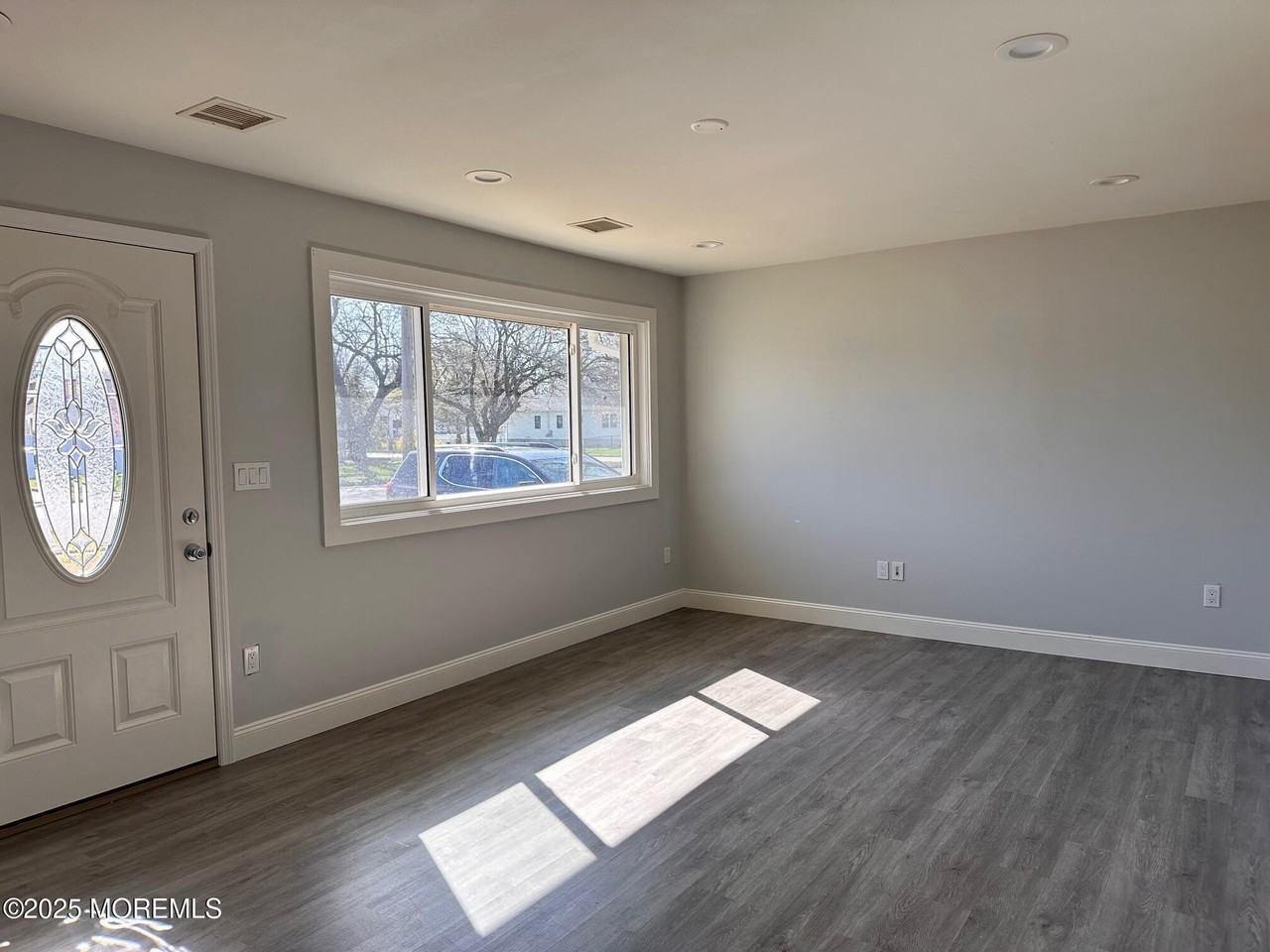 204 Dickinson Ave - Photo 2 of 15