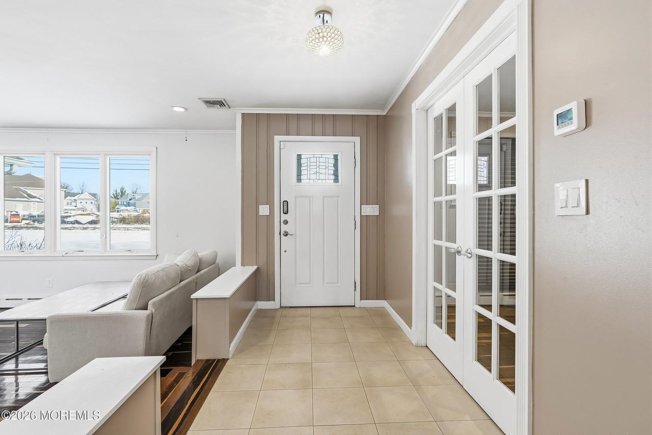 294 Brighton Ave - Photo 3 of 40