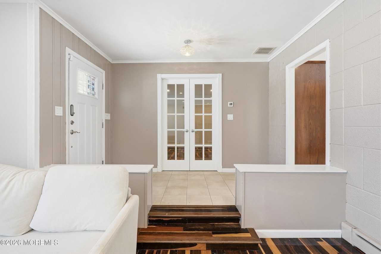 294 Brighton Ave - Photo 5 of 40