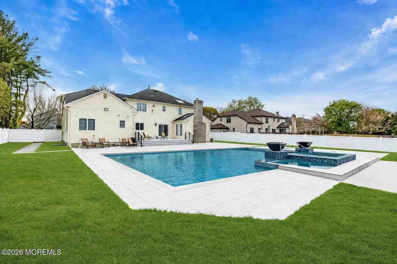 24 Valley Forge Rd - Photo 2 of 32