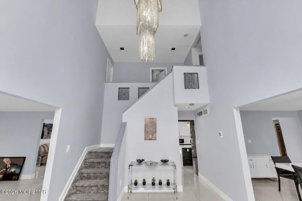 24 Valley Forge Rd - Photo 3 of 32