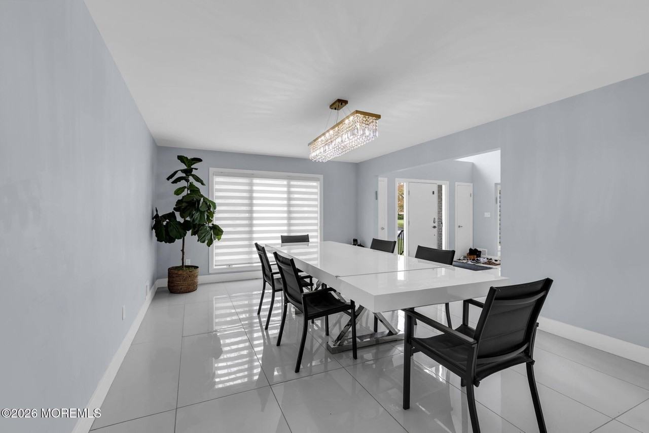 24 Valley Forge Rd - Photo 4 of 32