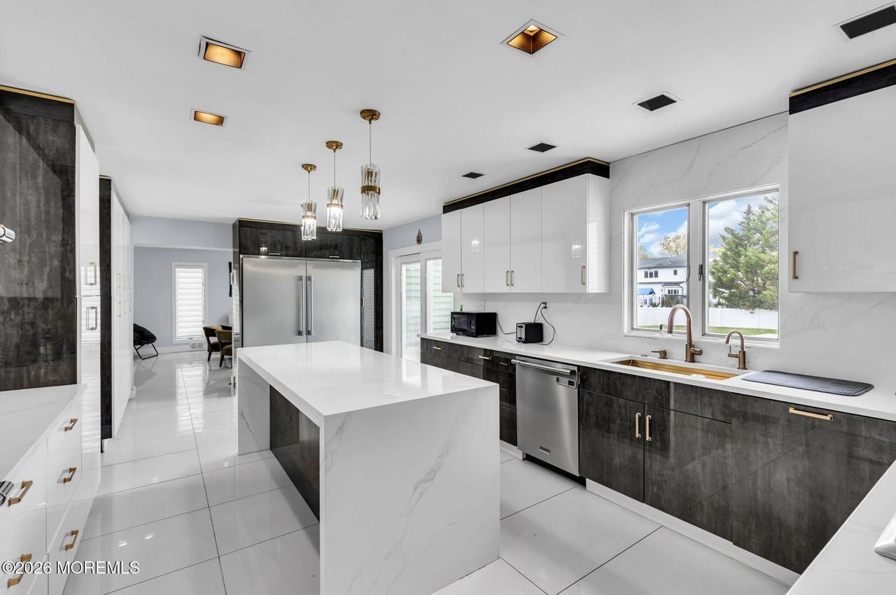 24 Valley Forge Rd - Photo 7 of 32