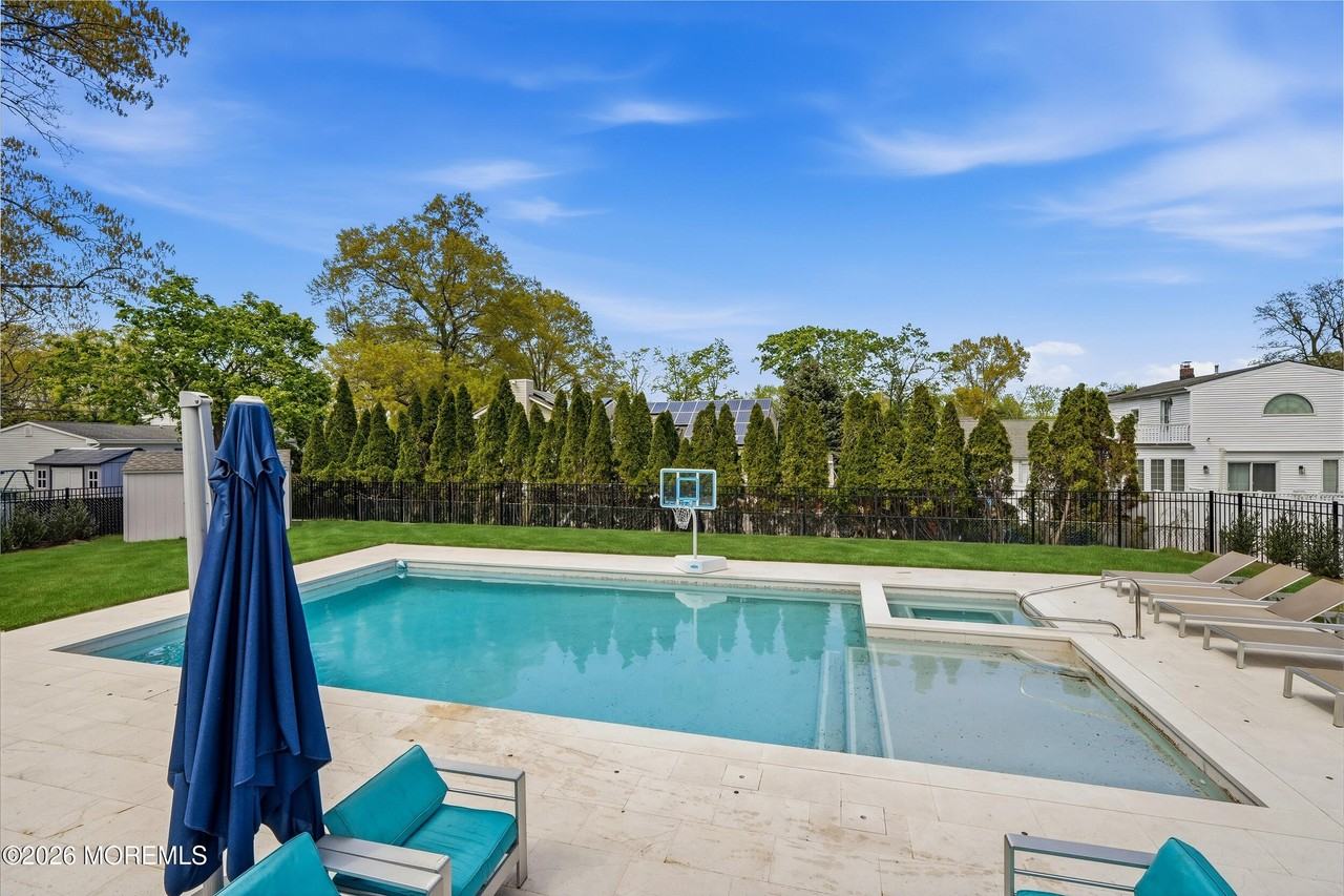 4 Cheryl Dr - Photo 2 of 35