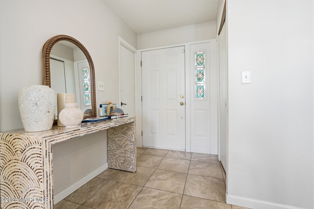 4 Cheryl Dr - Photo 3 of 35