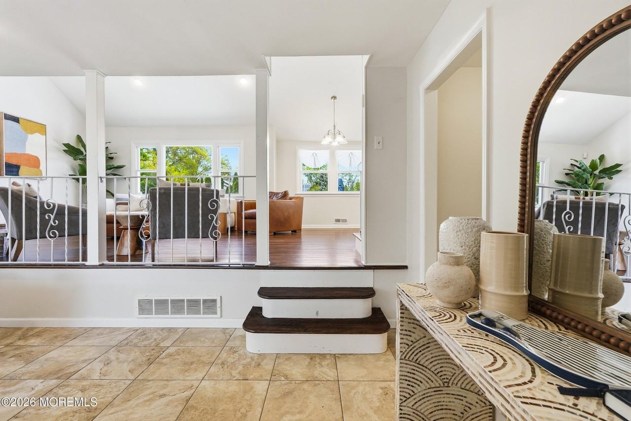 4 Cheryl Dr - Photo 4 of 35