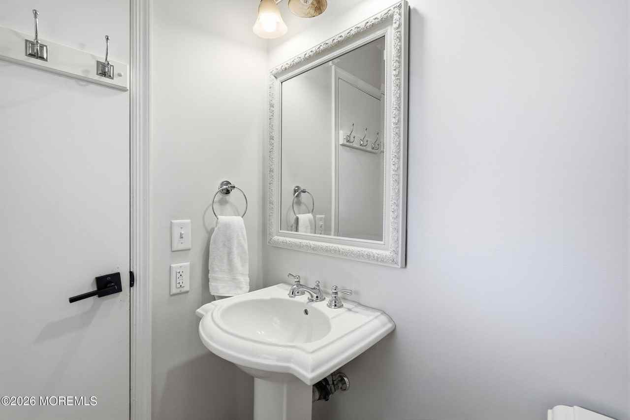 4 Cheryl Dr - Photo 6 of 35