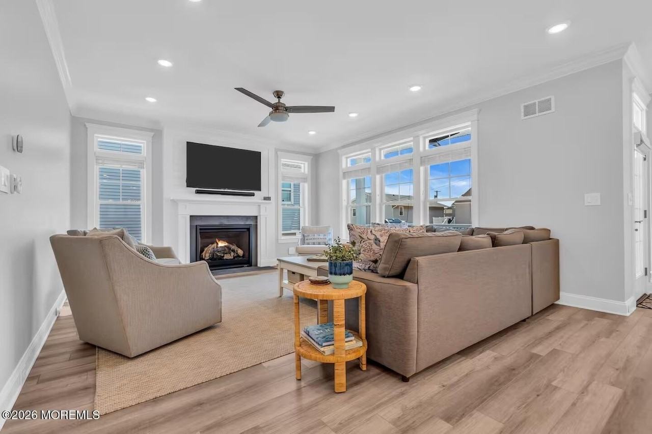 13 5th Ave - Photo 6 of 33