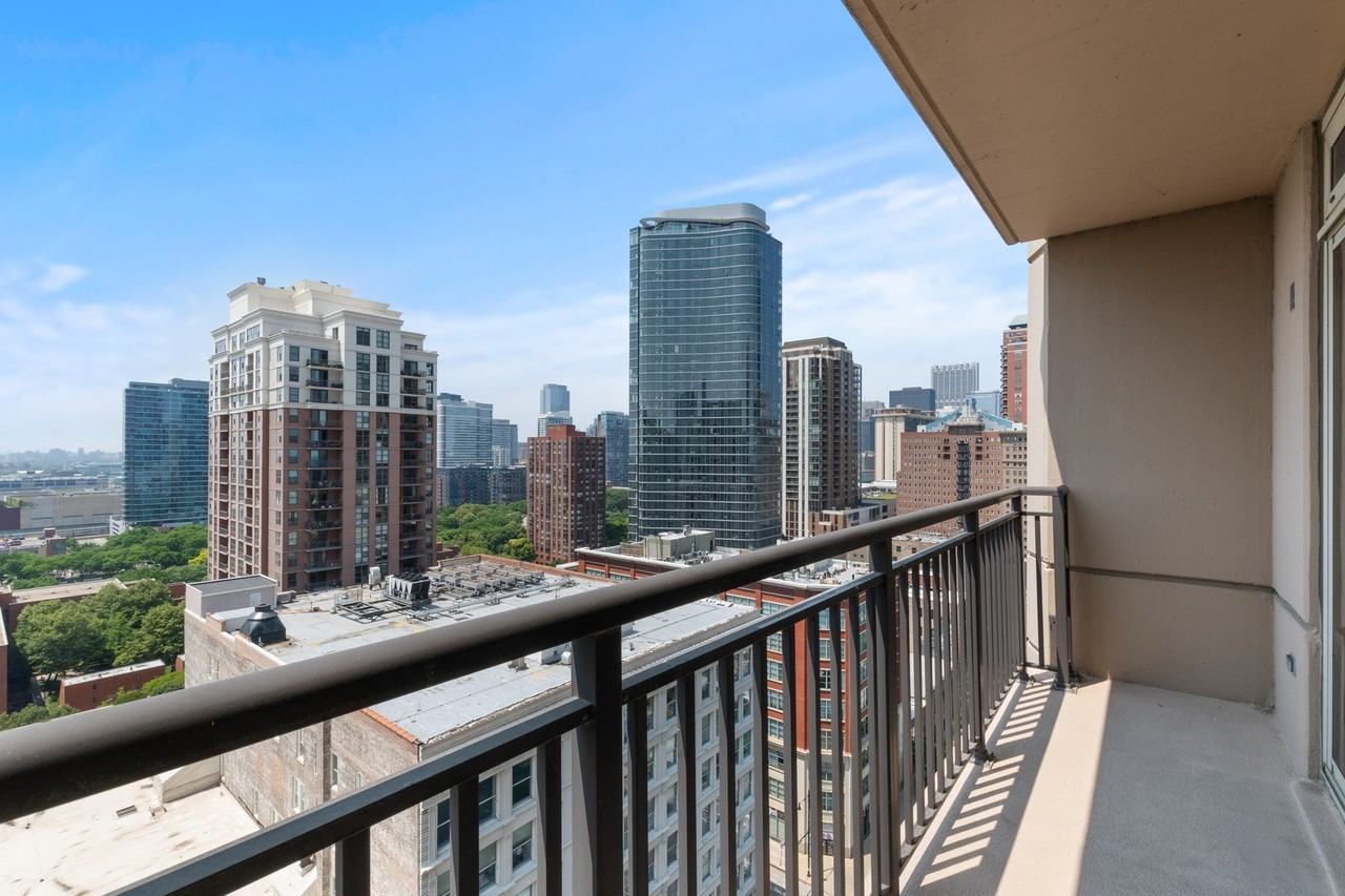 1111 S Wabash Ave #1908 - Photo 7 of 27