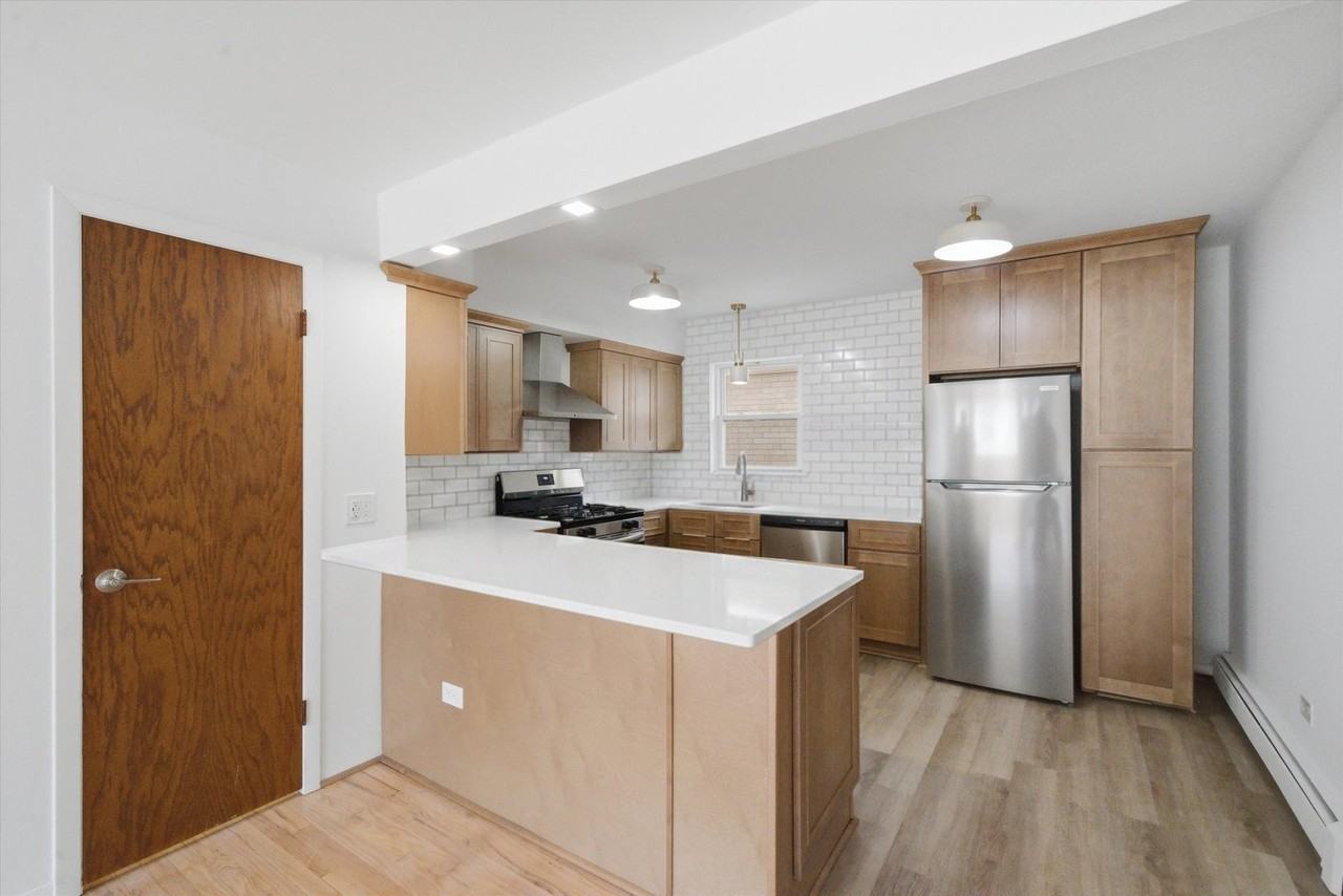 7709 W Marwood Ave #3S - Photo 4 of 10