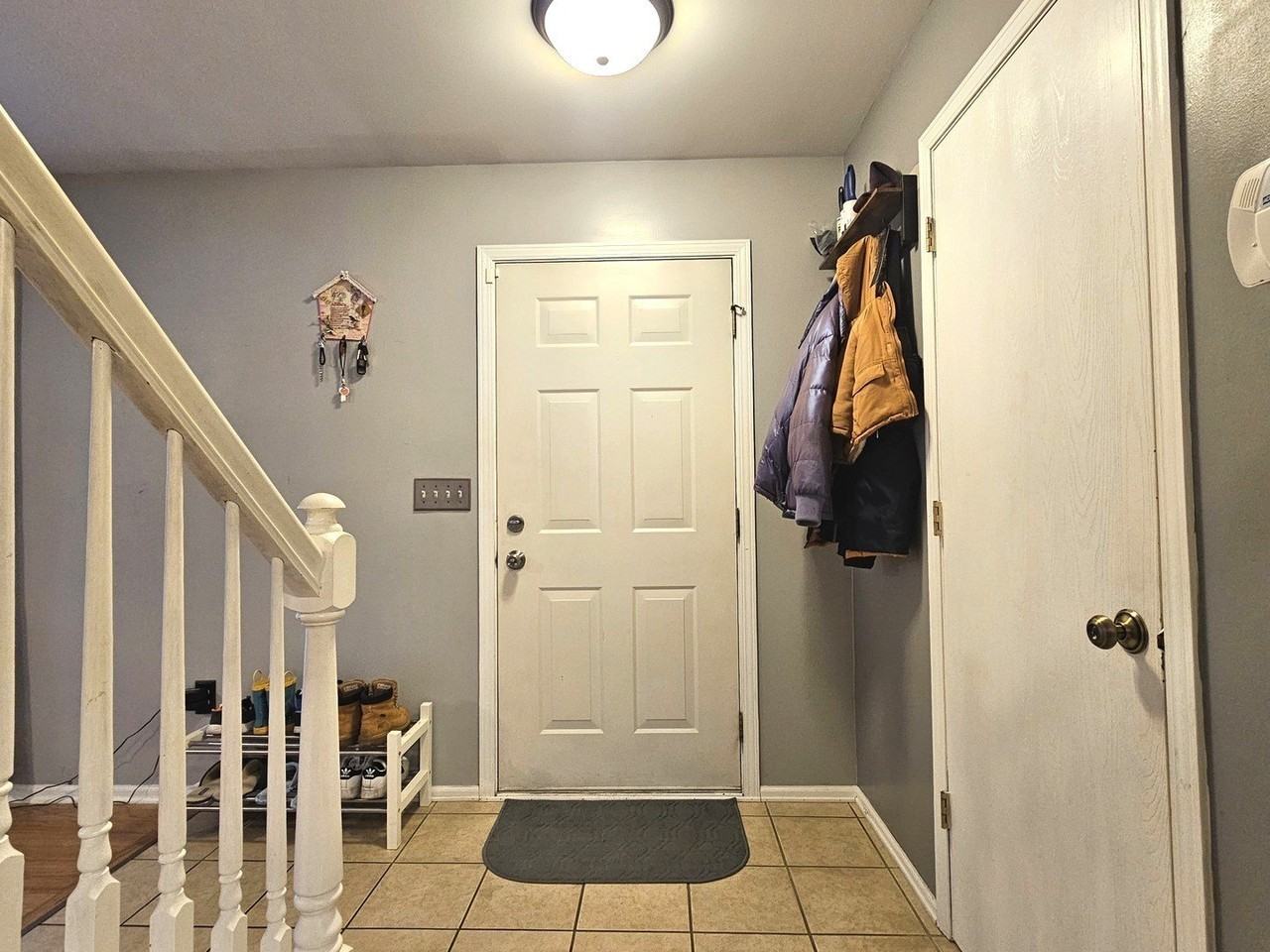 579 S Scott Ln - Photo 3 of 38