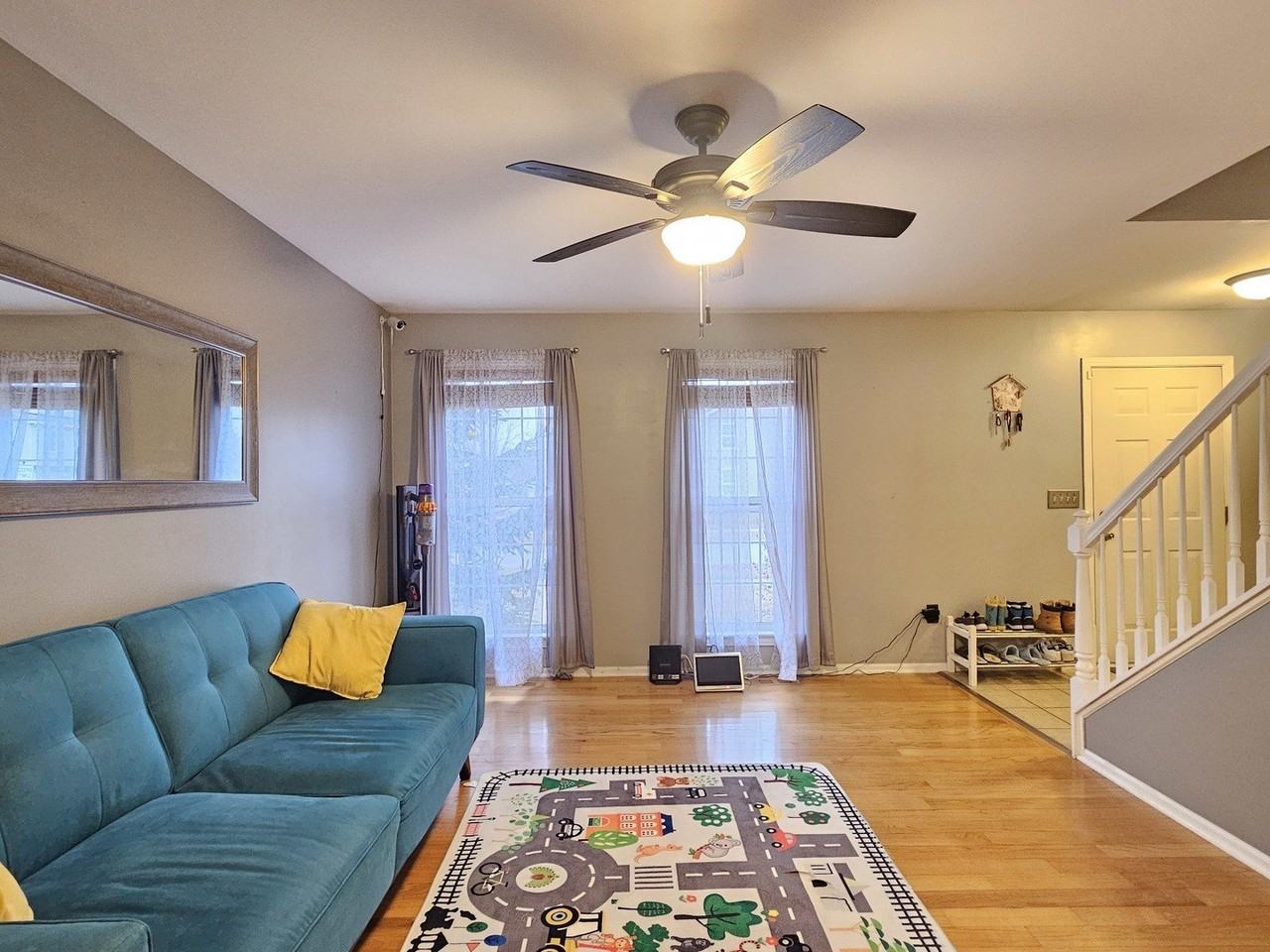 579 S Scott Ln - Photo 4 of 38