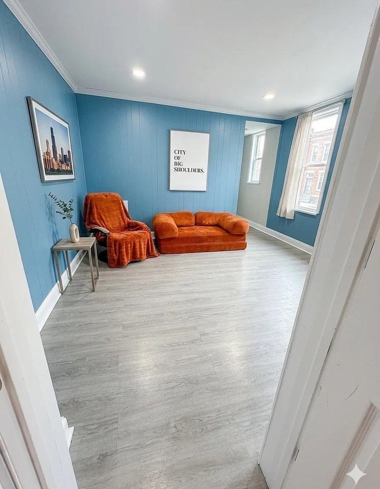 1812 W Erie St #2 - Photo 2 of 10