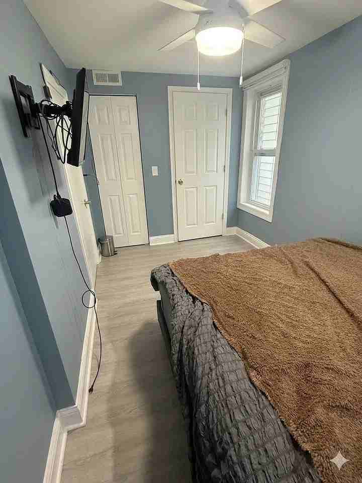 1812 W Erie St #2 - Photo 4 of 10