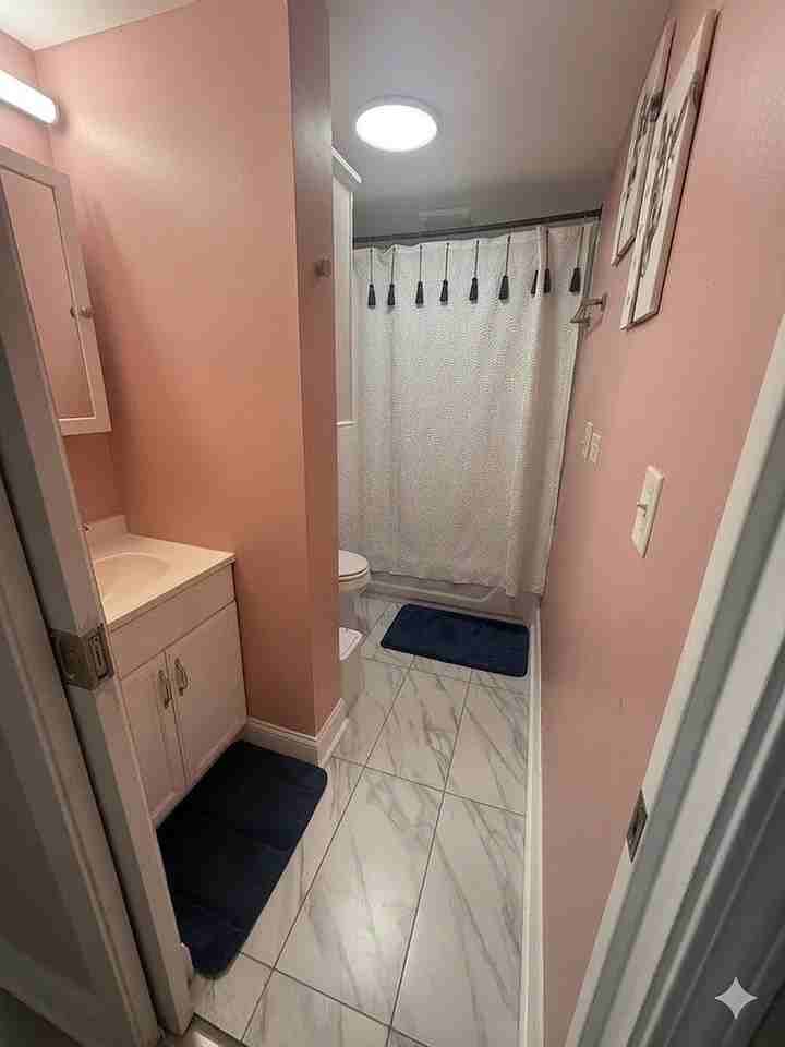 1812 W Erie St #2 - Photo 5 of 10