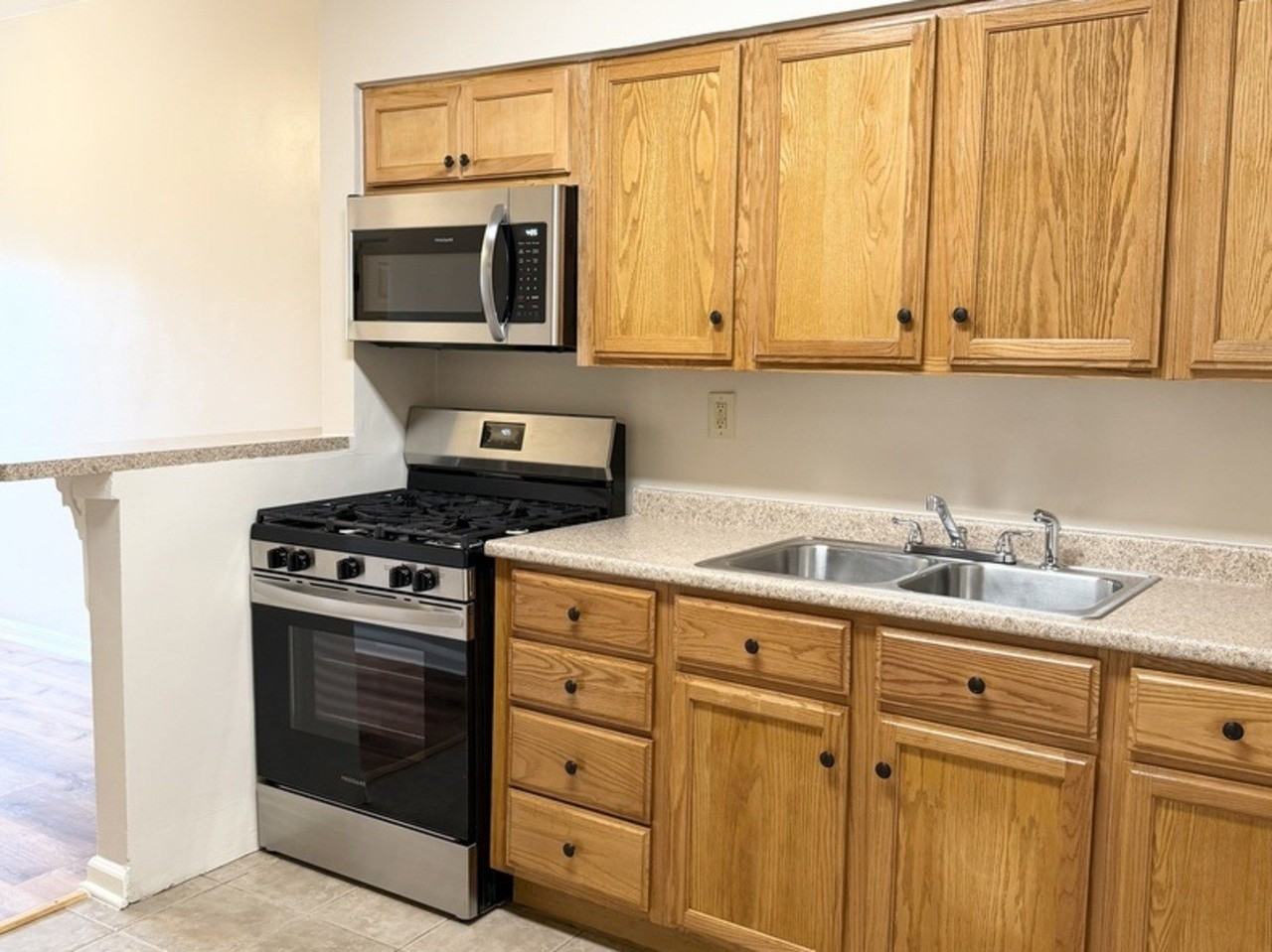 1521 E 65th St #3R - Photo 3 of 13