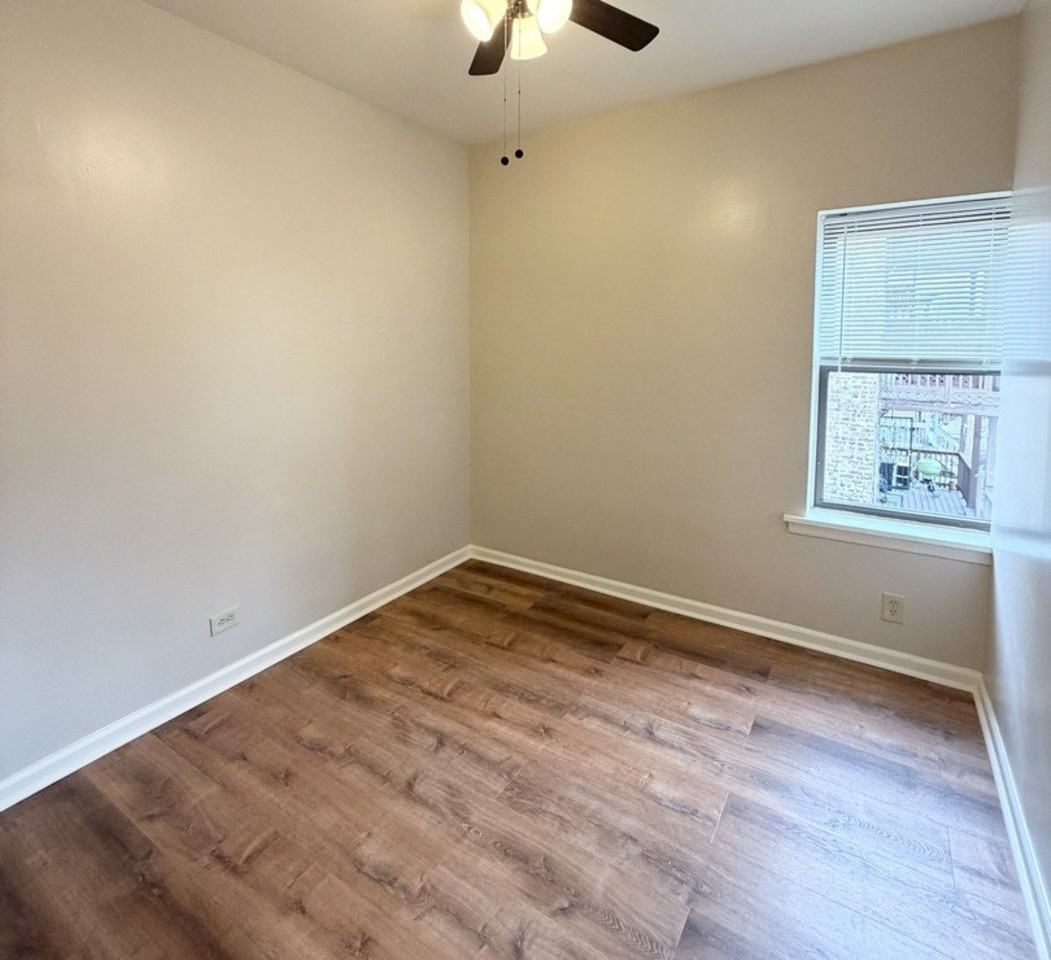 1521 E 65th St #3R - Photo 5 of 13