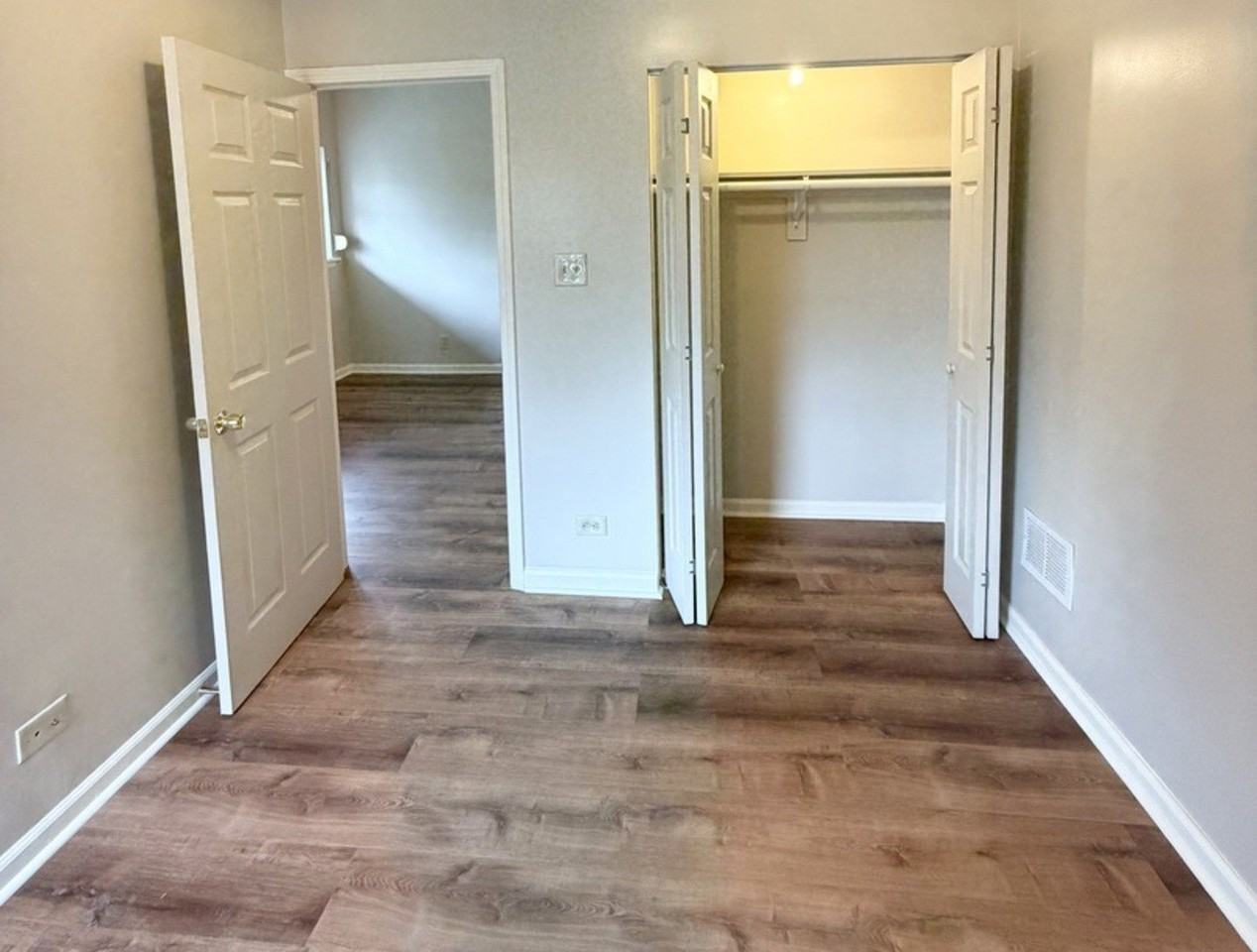1521 E 65th St #3R - Photo 6 of 13