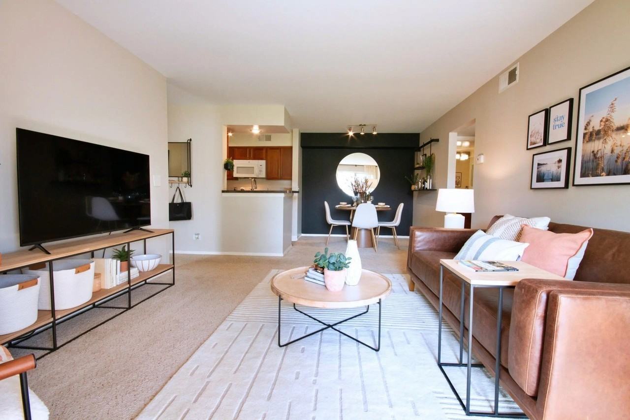 4105 Chesapeake Dr #2B - Photo 4 of 41