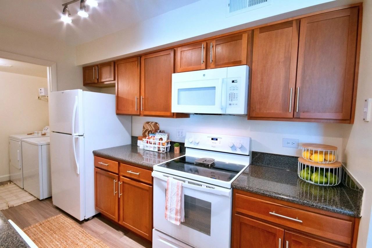 4105 Chesapeake Dr #2B - Photo 6 of 41