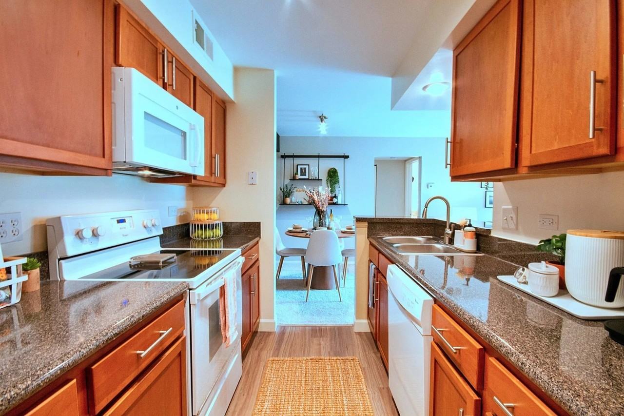 4105 Chesapeake Dr #2B - Photo 7 of 41